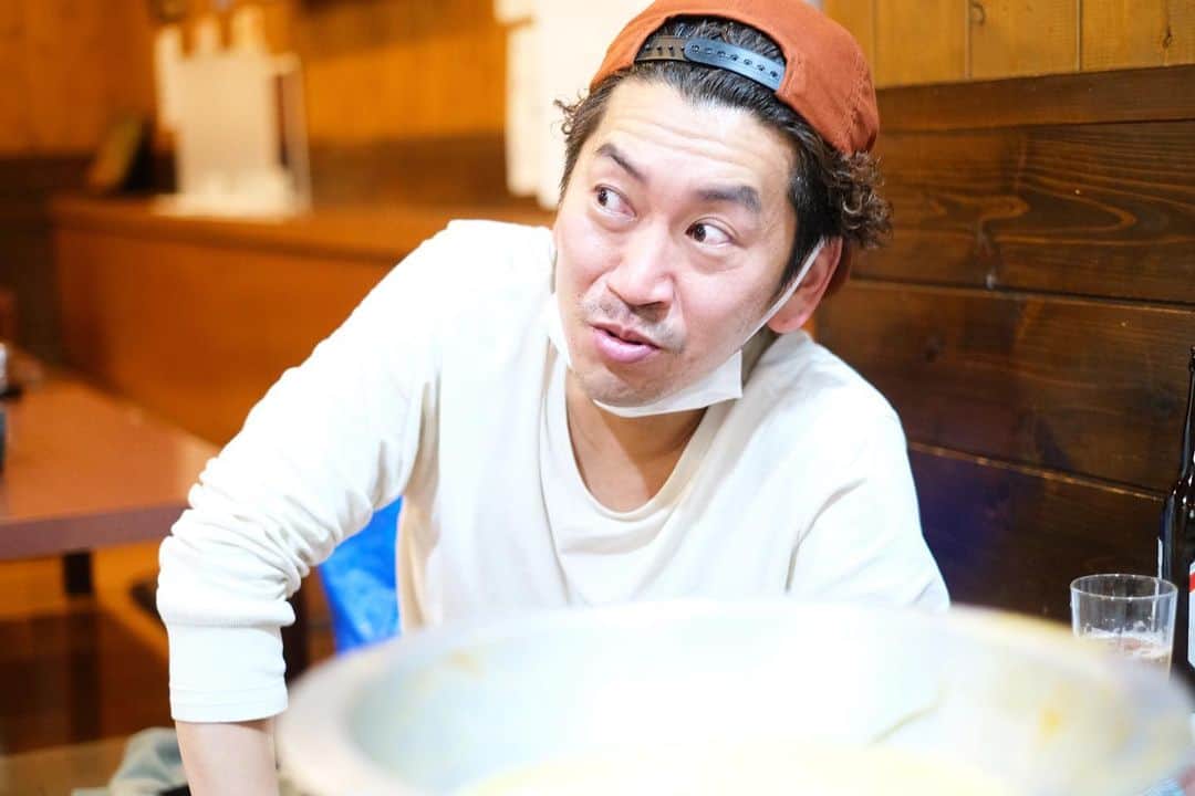 ケツさんのインスタグラム写真 - (ケツInstagram)「難波  #ツートライブ #周平魂 #たかのり #稲田 #ツートライブとライブ〜宴のニュアンス〜 #打ち上げ #みんな都合つかず稲田とケツだけ参加 #ツートライブのお2人の写真がエモすぎて編集しながら泣きそうになりました #面白くてカッコいい兄さん #もつ鍋 #ニュアンス #xf35mmf14r  #xt30ii #無断転載禁止」4月27日 14時01分 - ketsu_shachou