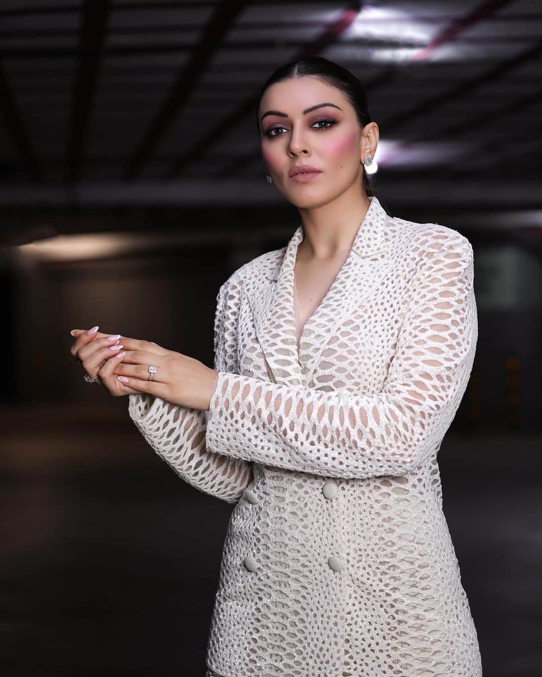 ハンシカ・モトワニのインスタグラム：「GQ Ready ✨ •  Suit @manishii_official  Jewellery @hybajewels  Styling @shreejarajgopal  Makeup @makeupbyurmikaur  Hair @shreyamakeupandhair  Photographer @rk.filmz」