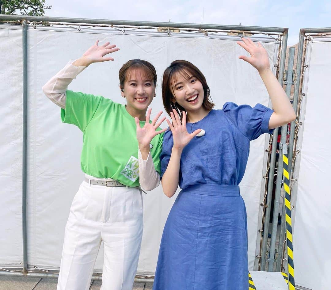 のインスタグラム：「#KYT天テレ博2023 ☀️ 日本テレビ林田美学アナ！  かれこれ5年くらいの付き合い❣️ 私が就職してからは わざわざ鹿児島まで会いにきてくれたり… 今年の美学の誕生日は一緒にお祝いしました🥂  嬉しすぎる共演！ 中継ではモノマネの無茶振りにも ちゃんとこたえてくれました笑 可愛かった🫶🏻  またいつか一緒にお仕事できますように！  ZIP！見てくださいね〜🌈  #天テレ博 #天文館 #鹿児島 #林田美学 #zip #日本テレビ  #横山あさみ #アナウンサー」