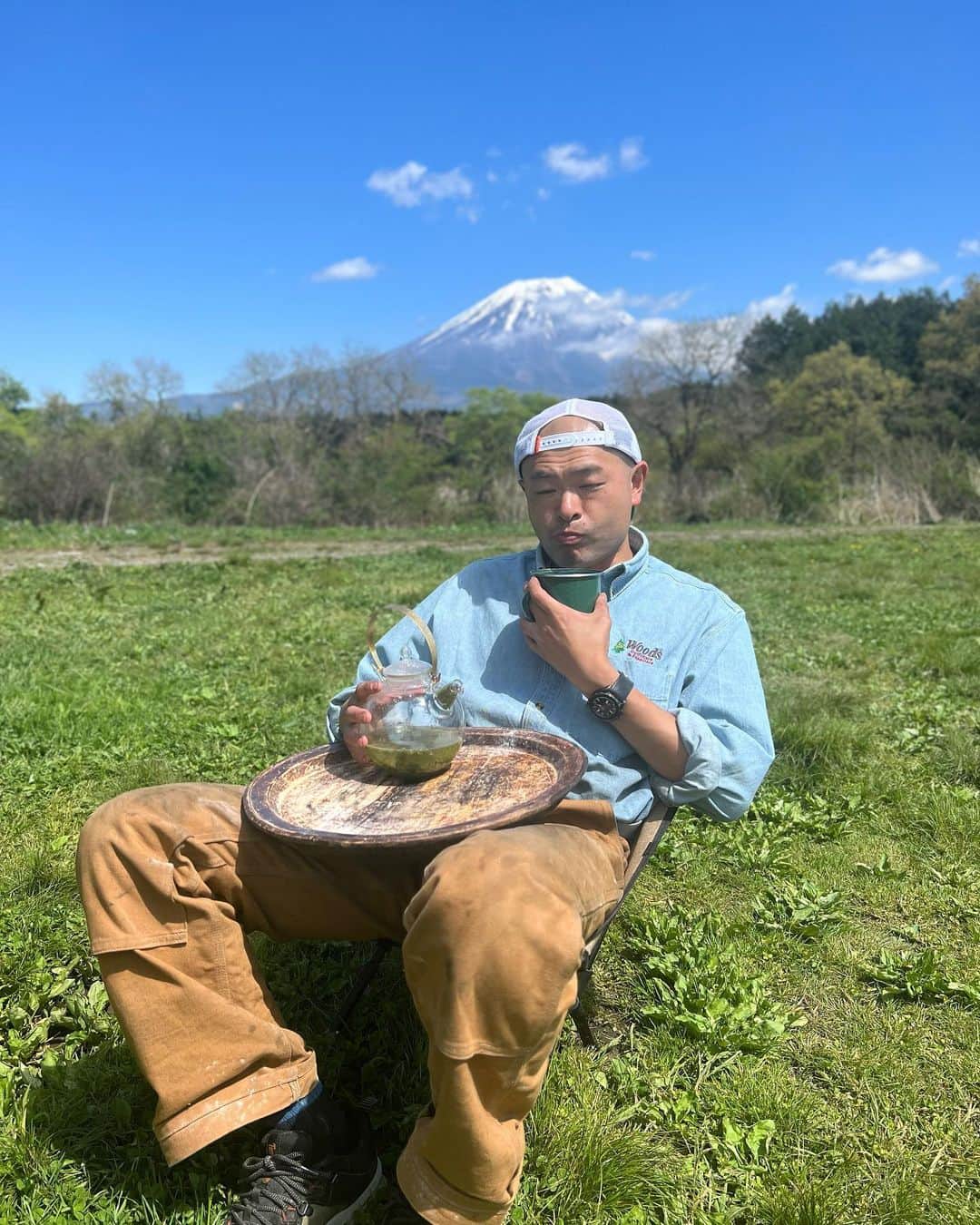 あばれる君さんのインスタグラム写真 - (あばれる君Instagram)「世界遺産富士山の目の前でどんぶりラーメン🍜マグカップラーメンとはんごうの蓋ラーメンも見た目がなんか良かったです‼️😋✨」4月27日 14時26分 - abarerukun