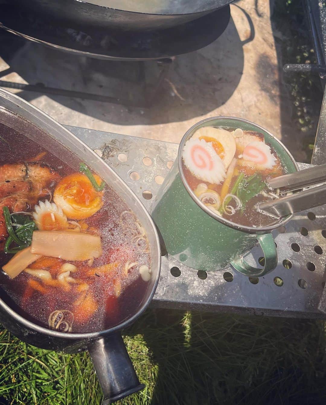 あばれる君のインスタグラム：「世界遺産富士山の目の前でどんぶりラーメン🍜マグカップラーメンとはんごうの蓋ラーメンも見た目がなんか良かったです‼️😋✨」
