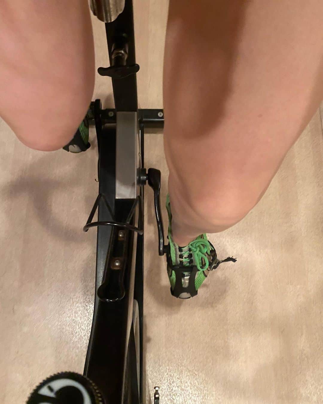 福山理子さんのインスタグラム写真 - (福山理子Instagram)「#ムエイタイ と #パワーバイク 割と、怪我とかしやすくなってきたなあ〜 と思う今日この頃  #女は脚 #女は背中 #脚好き の人 #脚フェチ」4月27日 14時34分 - rikofukuyama
