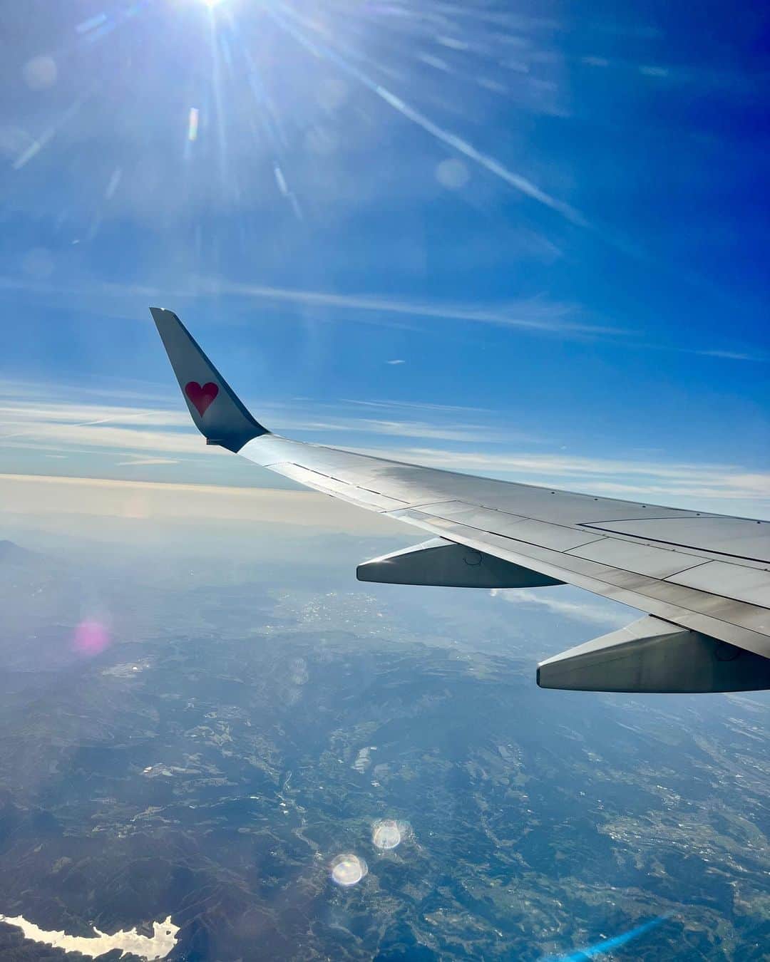 草野春香さんのインスタグラム写真 - (草野春香Instagram)「.FUK⇄MMY✈️  飛行機から見る景色って 何回見ても本当に素敵🫶🏾🌍💘  #sky #skylovers」4月27日 14時43分 - _haruka030_