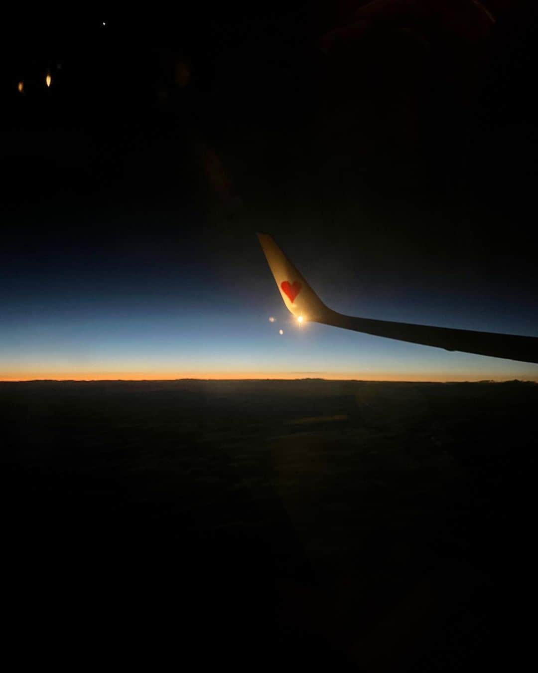 草野春香さんのインスタグラム写真 - (草野春香Instagram)「.FUK⇄MMY✈️  飛行機から見る景色って 何回見ても本当に素敵🫶🏾🌍💘  #sky #skylovers」4月27日 14時43分 - _haruka030_