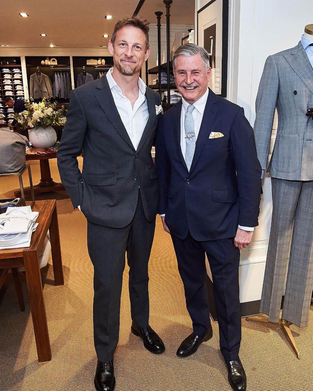 ジェンソン・バトンのインスタグラム：「Lovely to catch up with @mrjhackett last week at @hackettlondon Regent street for a little celebration of the new collection. Nice to have @coachbuiltwhisky behind the bar 😉」