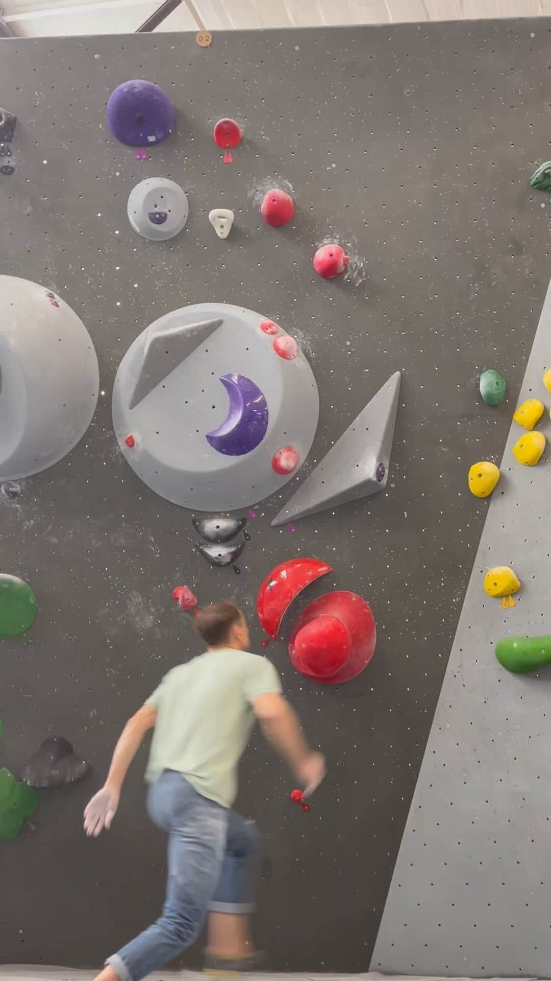 ジェレミー・ボンダーのインスタグラム：「Bien physique celui la avec un dernier mouvement a ne pas négliger 😜  #arkose #arkoseheroes #snapclimbing #ffme #ffmeoccitanie #lasportiva #beal #bup」