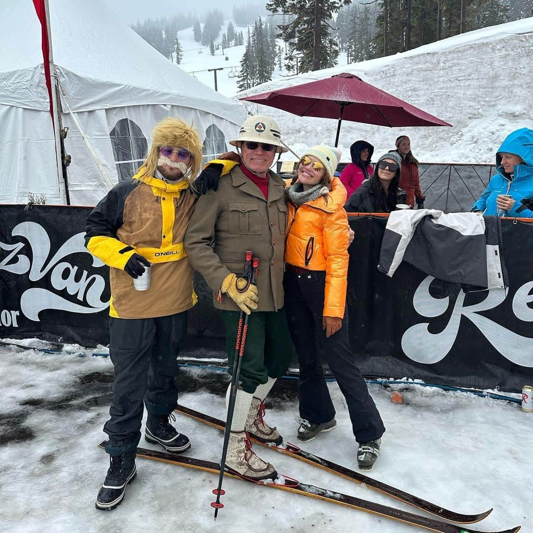 ホーランド・ロデンさんのインスタグラム写真 - (ホーランド・ロデンInstagram)「Rendezvan, @mtbachelor , you gave me my new found passion for orange on orange. Your WWI enthusiast skier I really didn’t see coming. 90s day should be everyday. The weather was shit but sno exotic and the parking lot igloo were born out of that shit. I highly approve of the dumpling and kebab  stand. I’m just glad this was a not so low key dog festival bc I am in love with a 100 new mountain dogs. Only ski van meet up perhaps in the world! Good on y’all! I am mostly grateful for all the new peeps I met and all my current friends I got to hang with. Well let’s be fully transparent - and snow ❤️ It was such a lovely time 💃🎿」4月28日 1時40分 - hollandroden