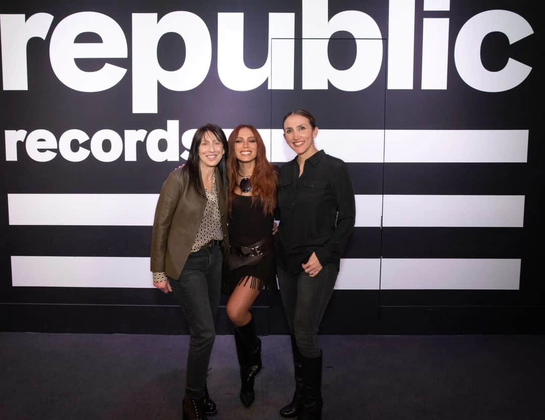 euanittaさんのインスタグラム写真 - (euanittaInstagram)「Stepping into a new chapter of my life. I'm so thankful for EVERYTHING that's been going on in my life the past days. I'm ready for you @republicrecords together with @universalmusica and @umusicbrasil making history with me as one huge family 😍😍😍 ahhhhhhhh」4月28日 1時40分 - anitta