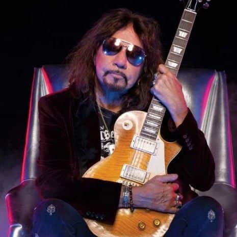 KISSのインスタグラム：「Happy Birthday @acefrehleyofficial ! Wishing you a GREAT day!  Gene, Paul, Tommy & Eric」