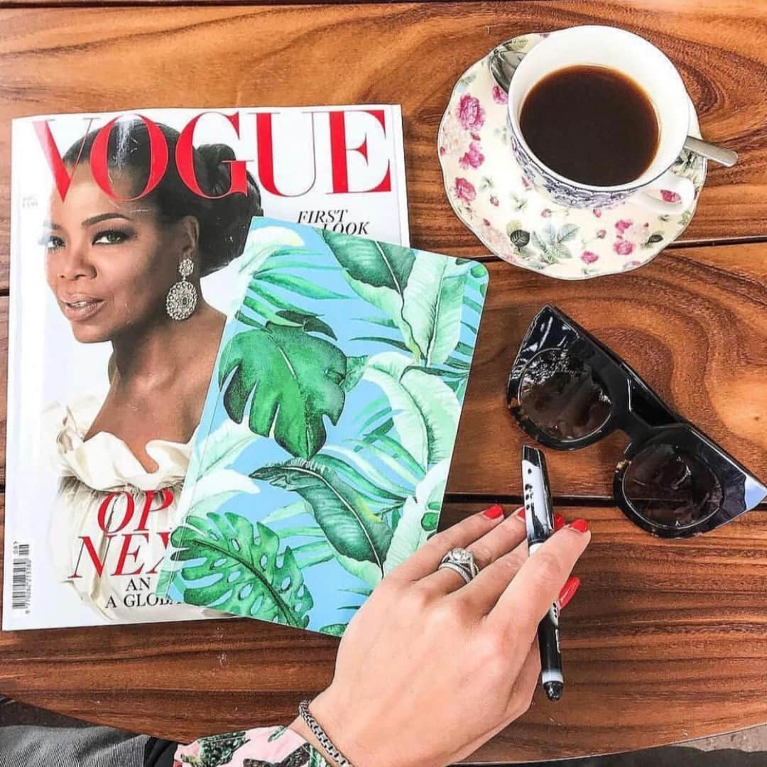 Ceci Johnsonのインスタグラム：「A little surprise for you, Mom! ✨   PS. 30% off all boxed stationery & notebooks with the code 'LOVE YOURS'. Complimentary ground shipping is included with the code 'SHIPFREE'. Shop our Mother's Day Gift Guide at the link in our bio.」