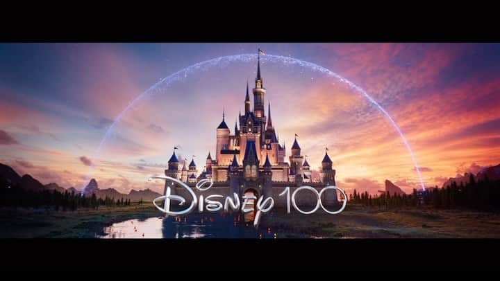 Julia Michaelsのインスタグラム：「This just doesn’t feel real yet. #wish coming to theatres in November 🥹 thank you @thebenjaminrice for taking this musical journey with me. #disneywishmovie」