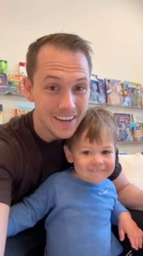 ショーン・ジョンソンのインスタグラム：「Maybe the best video ever in the history of videos 🥹🥹🥹😭😭🤍🤍🤍 #myboys」