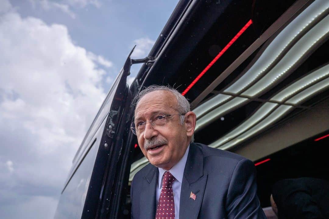 TIME Magazineのインスタグラム：「After two decades under President Recep Tayyip Erdoğan, millions of Turks see Kemal Kılıçdaroğlu as the  best hope to end the president’s near-total control of the state and bring back a more balanced form of government.  “This is an election for those defending democracy against authoritarian rule,” Kılıçdaroğlu, 74, tells TIME in an April 10 interview. “We will end an oppressive government by democratic means,” he says, sitting in front of the red-and-black silhouette of the beloved Mustafa Kemal Atatürk, who founded the Turkish republic a century ago, and transformed it into a modern, secular country.  At the link in bio, meet the man who could beat Erdoğan.  Photographs by 1: Bulent Kilic—AFP/Getty Images; 2: Ozan Kose—AFP/Getty Images; 3: Sedat Suna—EPA-EFE/Shutterstock; 4: Ugur Yildirim—dia images/Getty Images 5: Burak Kara—Getty Images; 6: Ozan Kose—AFP/Getty Images」