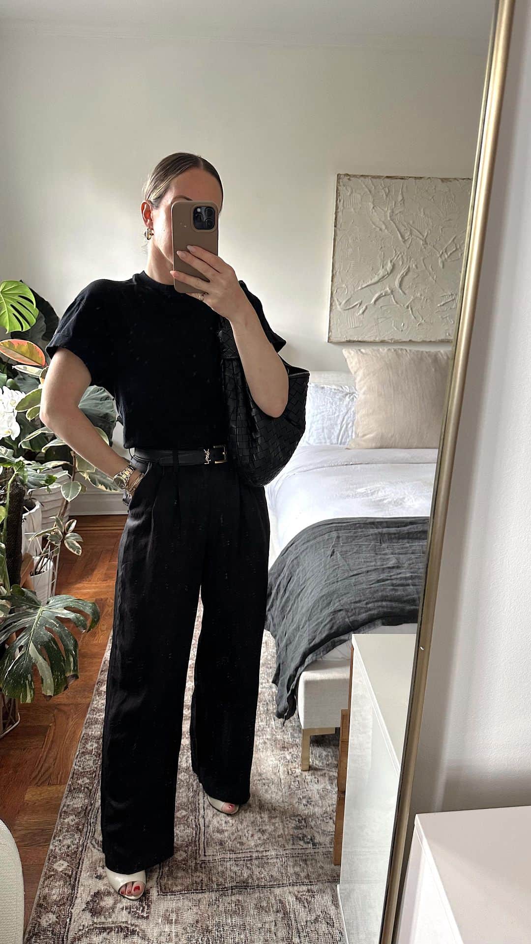 Helena Glazer Hodneのインスタグラム：「Three recent looks from @saks. Any favorite? Mine is probably #2 as I love a tee with a slightly dressier trouser. All details and sizing info here: https://liketk.it/47ZpU #saks #sakspartner」