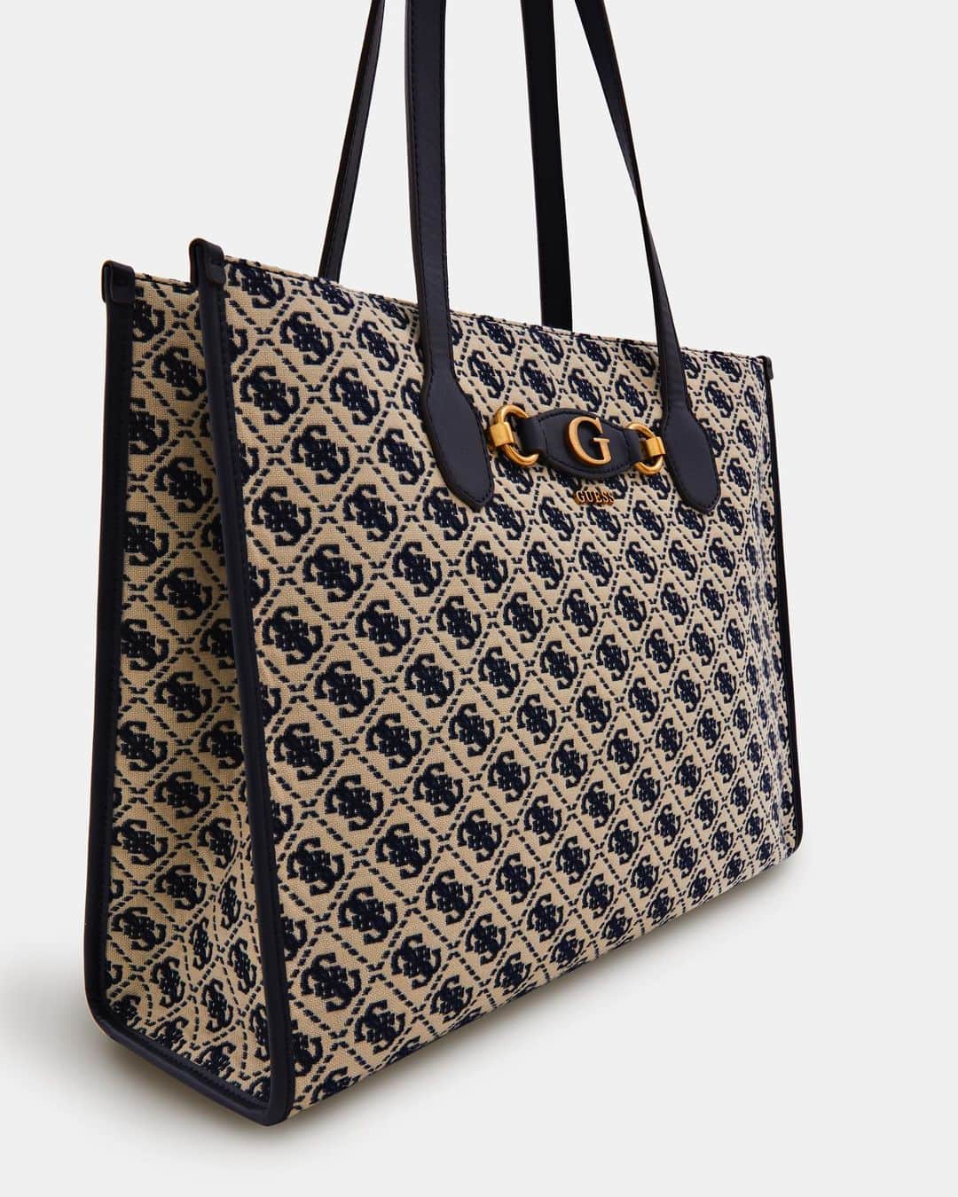 ゲスのインスタグラム：「Which logo bag is your favorite? #GUESSHandbags」