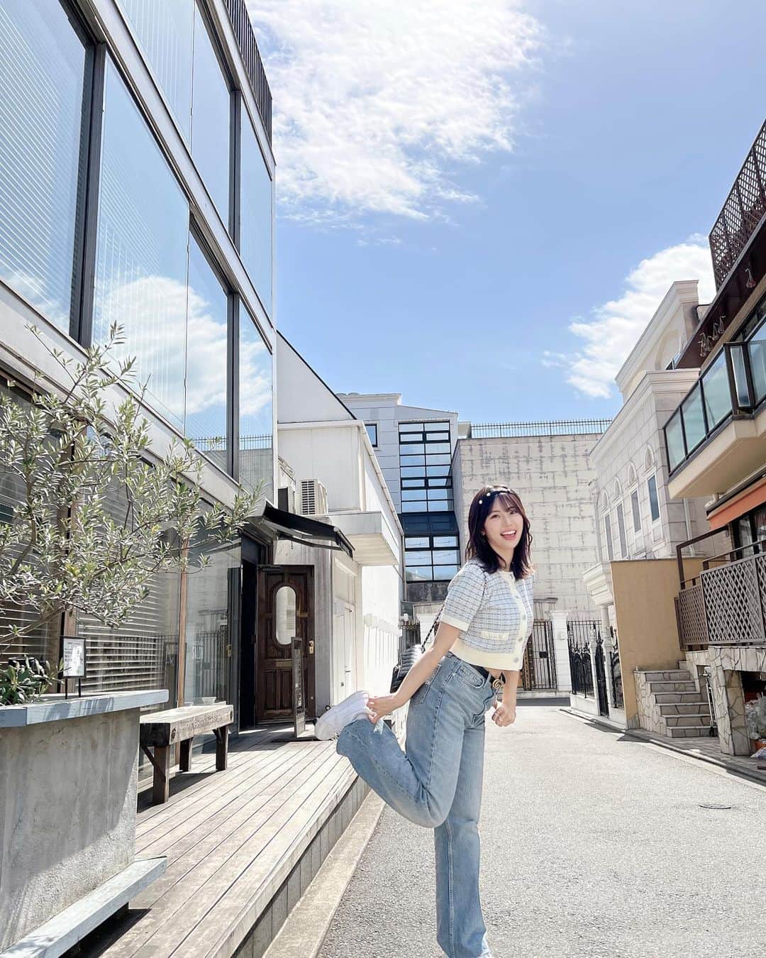 鈴木ふみ奈のインスタグラム：「明日はグラビアの撮影です😆🫧  掲載2回分の撮り下ろしなので気合い入れて頑張ります💗  I have a photo shooting session tomorrow! Hope the weather is nice again☀️」
