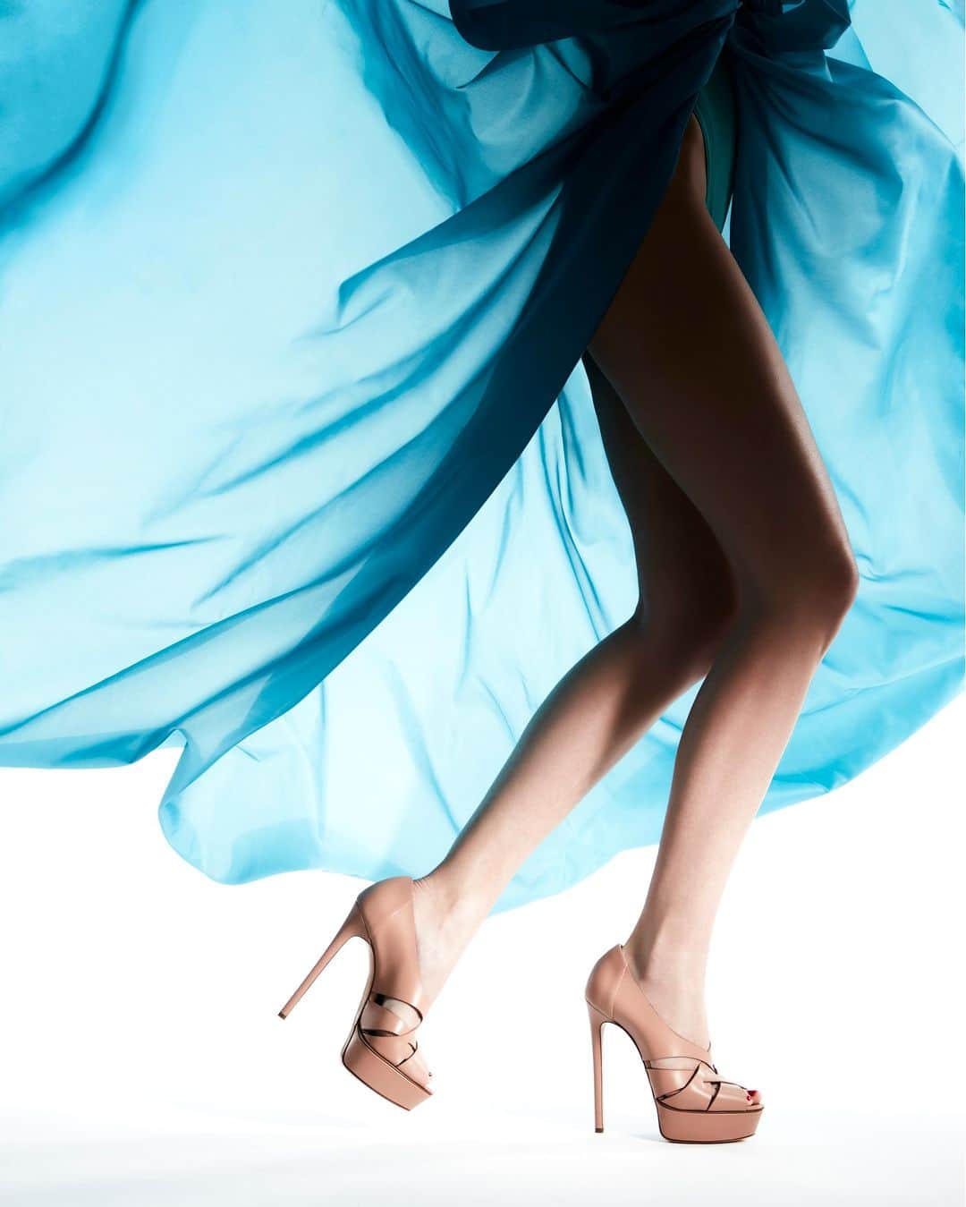 カサディさんのインスタグラム写真 - (カサディInstagram)「Twirling, mesmerizing dancing queens.  #CasadeiWorld」4月28日 0時59分 - casadeiofficial