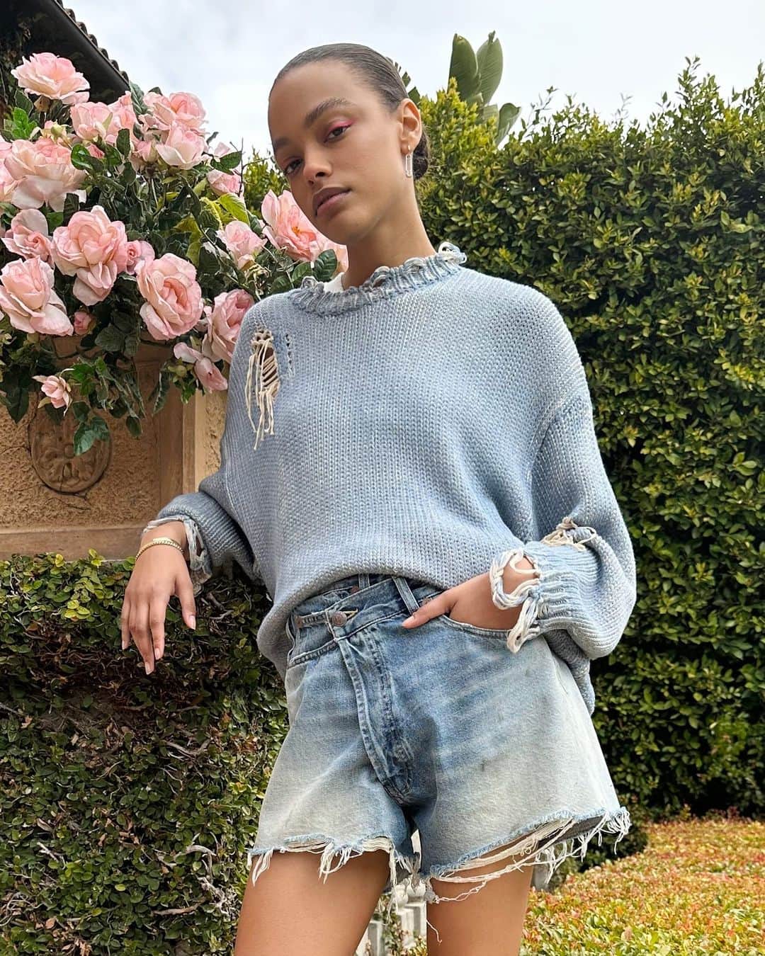 Shopbopさんのインスタグラム写真 - (ShopbopInstagram)「Better basics 💯 Update your staples this season with cool, distressed details (swipe for a closer look 👀) Link in bio to shop 🛍️」4月28日 1時00分 - shopbop