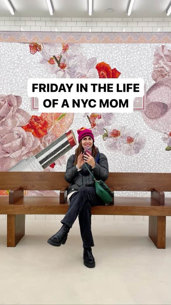 Ilana Wilesのインスタグラム：「While you guys are patiently waiting for my Disney stories, here’s a regular day in the life in NYC ❤️」