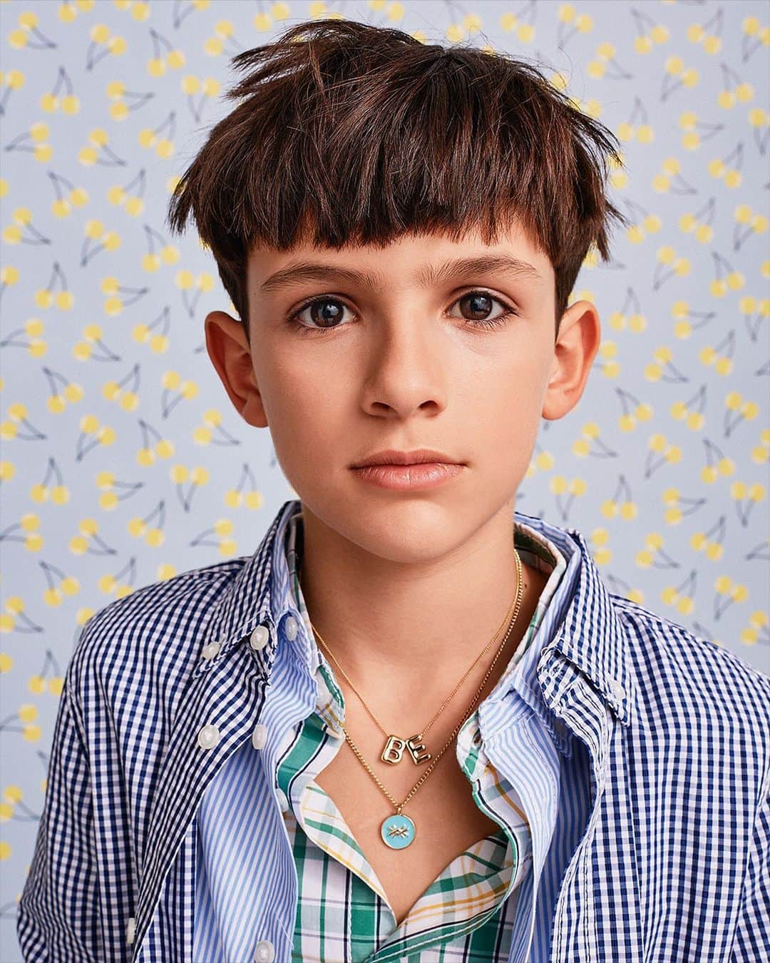 ベネトンのインスタグラム：「Checks, stripes, colors: it’s a layered shirts story.  Discover the new SS23 Kids collection by @andreaincontri on benetton.com and in store.」