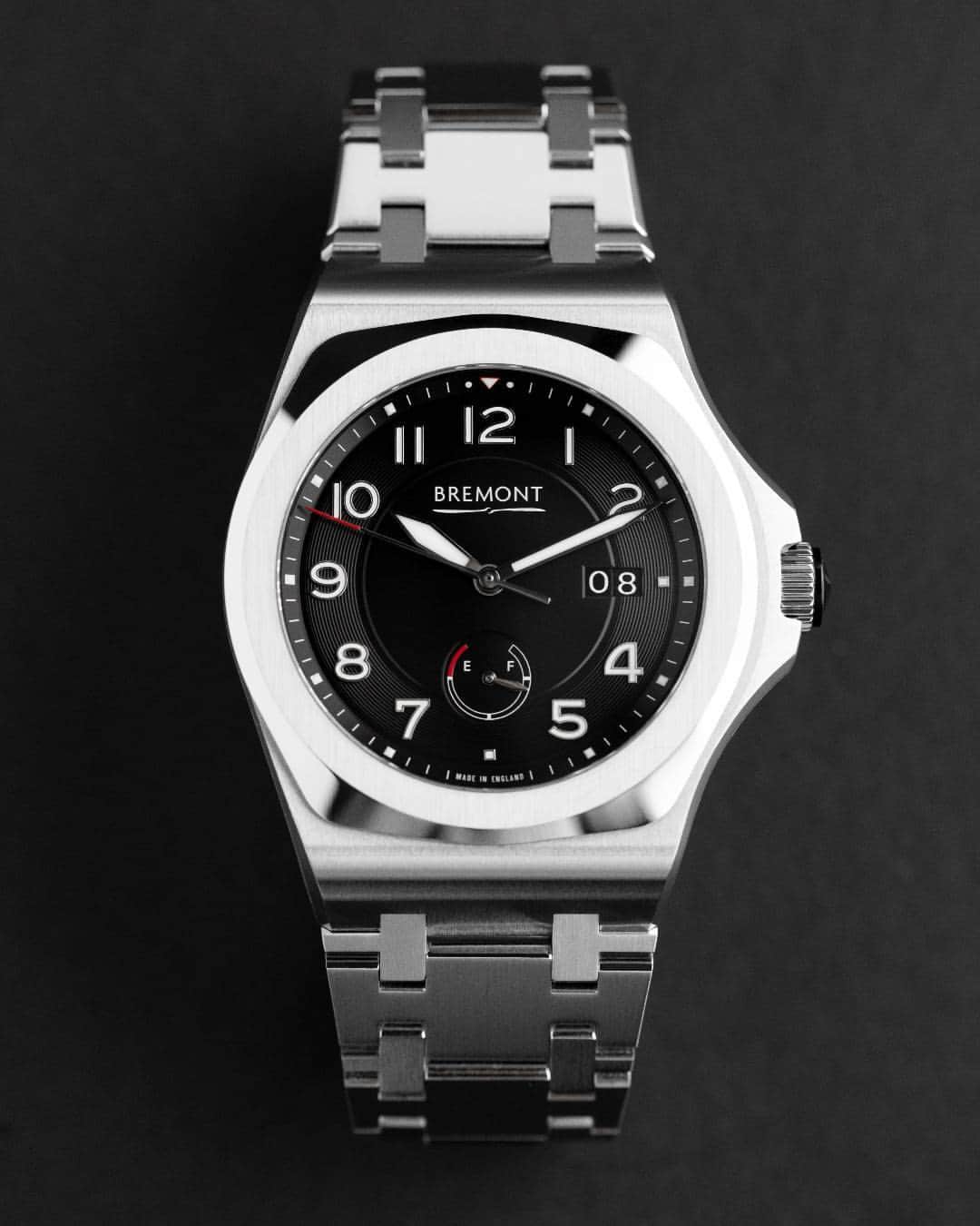 ブレモンのインスタグラム：「It’s all in the details: The Supernova is Bremont’s first integrated bracelet design crafted by Bremont’s in-house engineers.  The bracelet is beautifully finished in contrasting brushed surfaces and polished facets. Ergonomically tailored to the wrist, the solid, angular stainless-steel links are highly durable and flow elegantly from case to the branded butterfly deployment clasp featuring the Bremont propeller icon. A masterpiece in design and engineering ⚙️  Find out more at the Link-in-Bio 🔗  #bremontsupernova #bremontwatches #h1generation #maketimecount #integratedbracelet #watches」