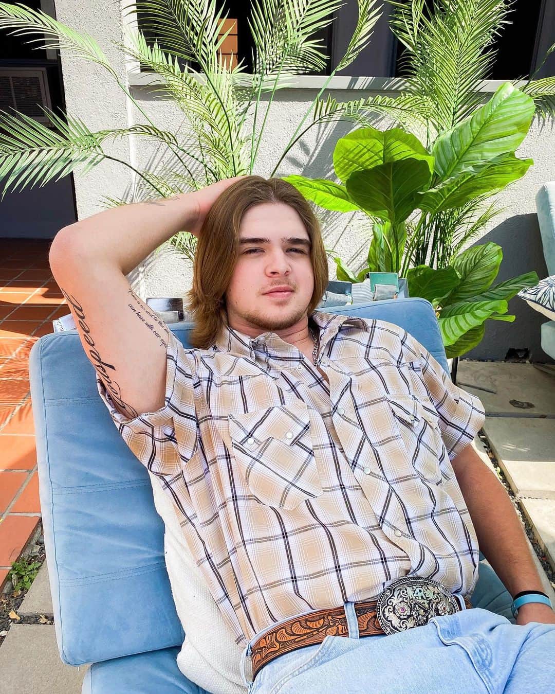 American Idolのインスタグラム：「Soakin’ it all up in the IDOL Top 12! 🌴☀️ They’ll be singin’ for your votes Sun. + Mon.!!」