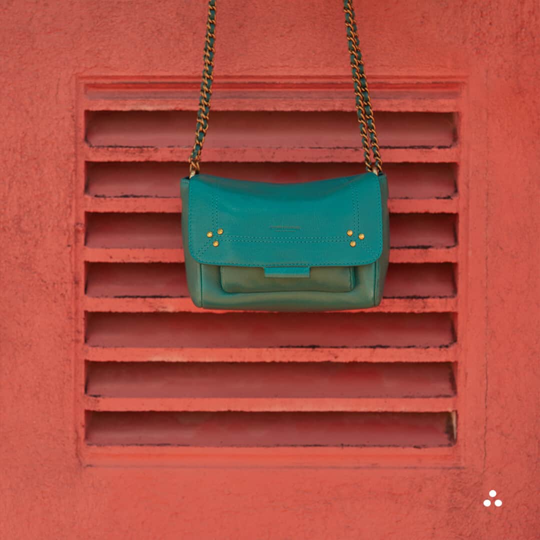 ジェロームドレイフュスのインスタグラム：「Be bold in vibrant turquoise #Lulu . . Art Direction & Photo @germainchauveau Style @claire_dhelens #jeromedreyfussbobi #jeromedreyfuss #SS23 #rootsdeluxe」