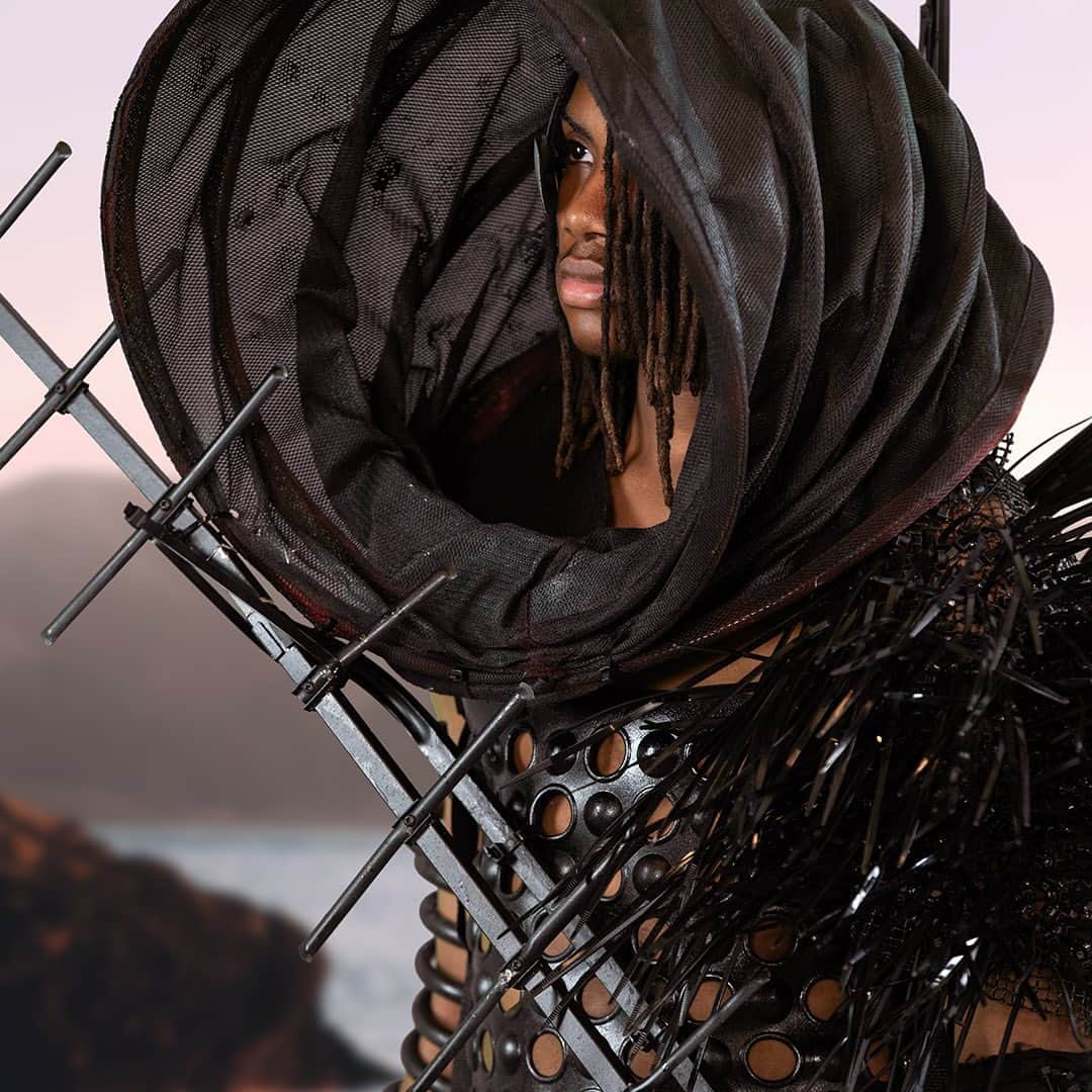 Microsoftさんのインスタグラム写真 - (MicrosoftInstagram)「With @Microsoft, Junk Kouture empowers creatives to design upcycled, waste-free creations like "Back to the Future," a futuristic coat of armor made of plastic and fishing wire, that reminds us to live sustainably to protect our oceans, planet, and future.   #junkkouturexmicrosoft」4月28日 1時11分 - microsoft