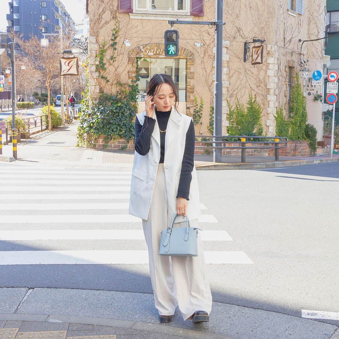 SuperGroupiesさんのインスタグラム写真 - (SuperGroupiesInstagram)「【#スパグルプレゼント】#ときメモGS シリーズのコラボアイテムが抽選で1名様に当たる！🎁 ⠀ ​​ 応募条件を満たした方の中から抽選で、 1名様にこちらのアイテムをプレゼント🎉 ＝＝＝＝＝＝＝＝＝＝＝＝＝＝＝＝＝＝＝＝＝＝＝ #佐伯瑛 モデル 2wayハンドバッグ（1名様） ＝＝＝＝＝＝＝＝＝＝＝＝＝＝＝＝＝＝＝＝＝＝＝ ⠀ ⠀ ⠀ 🔻応募方法など詳細は、こちらをチェック🔻 ⠀ ⠀ 📌キャンペーン期間 4/27（木）〜5/3（水）23時59分まで ⠀ ⠀ 📌応募方法 カンタン3ステップで応募できます！ ───────────────────── 1️⃣SuperGroupies 公式アカウント（ @supergroupies ）をフォロー 2️⃣この投稿を「いいね！」 3⃣「応募します」「参加完了」など「コメント」を残してください✒️ ───────────────────── ⠀ ⠀ 📌当選発表 2023年5月下旬頃 ※ストーリーズにて先行発表あり ※ストーリーズ公開後、当アカウントから当選者様にDMをお送りします。 ⠀ ⠀ ⚠️ なりすましアカウントにご注意ください。 当店では鍵付きアカウントは運用しておりません。 当アカウント以外からのDMは致しません。 ⠀ ⠀ ⠀ 【注意事項】 📍公開/非公開アカウント問わずご参加できるキャンペーンです。 📍当キャンペーンの当選発表は2023年5月下旬を予定しております。 📍当選者には当店のアカウント（@supergroupies）からDMをお送りします。 📍当選者には発送のため個人情報（ご住所、電話番号、お宛名）を頂いており、お受け取りが無事確認できましたら、個人情報は完全破棄しております。 📍当選商品は撮影に使用したサンプル品も含まれます。ご了承のほどお願いいたします。 📍当選した方はこちらのアカウント・ライブ配信にて紹介させていただく場合がございます。 📍当選商品の発送は日本国内に限らせていただきます。 ⠀ ⠀ ⠀ 🏷️ #supergroupies #スーパーグルーピーズ #スパグル #ファッションにゲームを #ファッションにアニメを #ときめきメモリアルgirlsside #ときめきメモリアル #ときメモGS #佐伯瑛 #大人コーデ #スラックスコーデ」4月27日 17時00分 - supergroupies