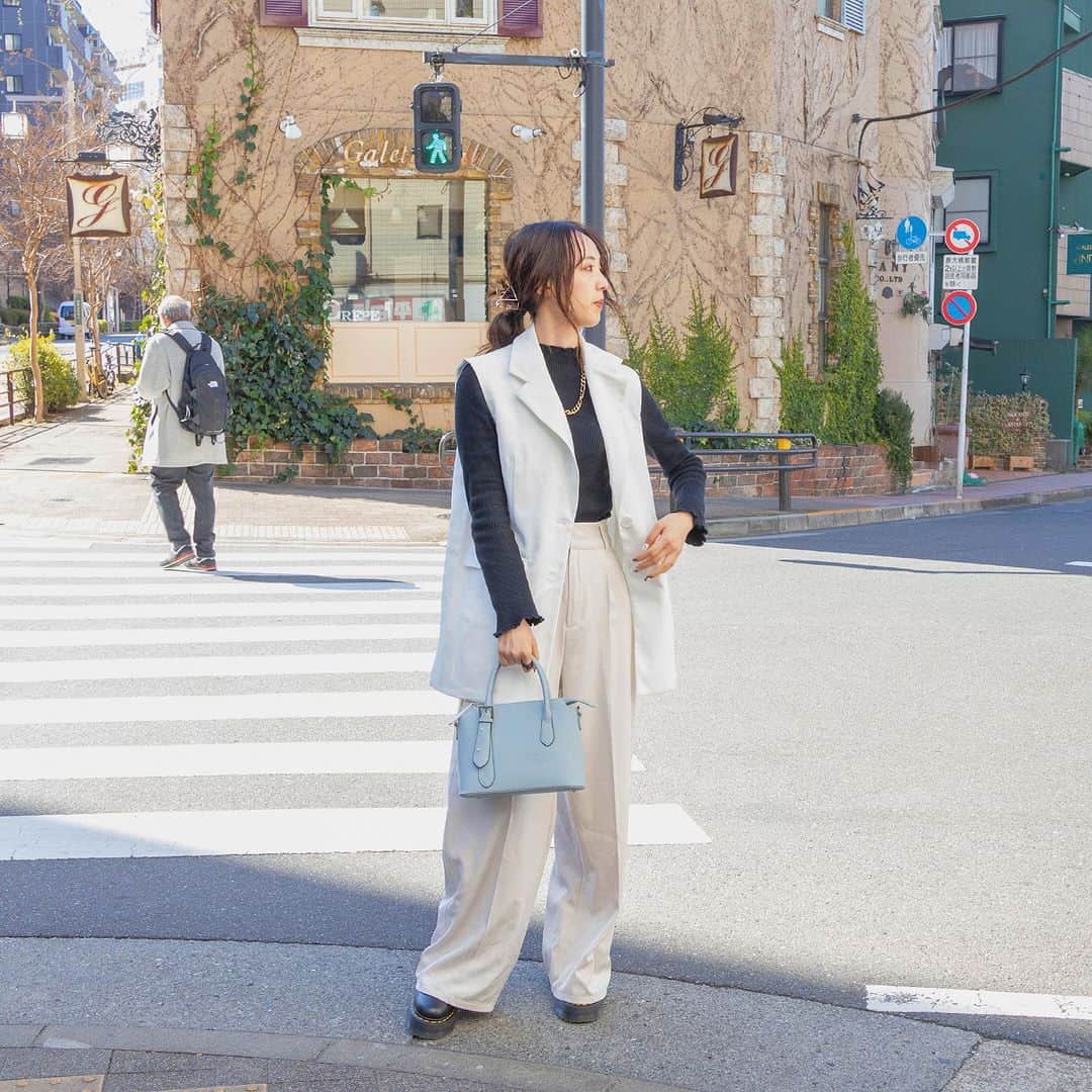 SuperGroupiesさんのインスタグラム写真 - (SuperGroupiesInstagram)「【#スパグルプレゼント】#ときメモGS シリーズのコラボアイテムが抽選で1名様に当たる！🎁 ⠀ ​​ 応募条件を満たした方の中から抽選で、 1名様にこちらのアイテムをプレゼント🎉 ＝＝＝＝＝＝＝＝＝＝＝＝＝＝＝＝＝＝＝＝＝＝＝ #佐伯瑛 モデル 2wayハンドバッグ（1名様） ＝＝＝＝＝＝＝＝＝＝＝＝＝＝＝＝＝＝＝＝＝＝＝ ⠀ ⠀ ⠀ 🔻応募方法など詳細は、こちらをチェック🔻 ⠀ ⠀ 📌キャンペーン期間 4/27（木）〜5/3（水）23時59分まで ⠀ ⠀ 📌応募方法 カンタン3ステップで応募できます！ ───────────────────── 1️⃣SuperGroupies 公式アカウント（ @supergroupies ）をフォロー 2️⃣この投稿を「いいね！」 3⃣「応募します」「参加完了」など「コメント」を残してください✒️ ───────────────────── ⠀ ⠀ 📌当選発表 2023年5月下旬頃 ※ストーリーズにて先行発表あり ※ストーリーズ公開後、当アカウントから当選者様にDMをお送りします。 ⠀ ⠀ ⚠️ なりすましアカウントにご注意ください。 当店では鍵付きアカウントは運用しておりません。 当アカウント以外からのDMは致しません。 ⠀ ⠀ ⠀ 【注意事項】 📍公開/非公開アカウント問わずご参加できるキャンペーンです。 📍当キャンペーンの当選発表は2023年5月下旬を予定しております。 📍当選者には当店のアカウント（@supergroupies）からDMをお送りします。 📍当選者には発送のため個人情報（ご住所、電話番号、お宛名）を頂いており、お受け取りが無事確認できましたら、個人情報は完全破棄しております。 📍当選商品は撮影に使用したサンプル品も含まれます。ご了承のほどお願いいたします。 📍当選した方はこちらのアカウント・ライブ配信にて紹介させていただく場合がございます。 📍当選商品の発送は日本国内に限らせていただきます。 ⠀ ⠀ ⠀ 🏷️ #supergroupies #スーパーグルーピーズ #スパグル #ファッションにゲームを #ファッションにアニメを #ときめきメモリアルgirlsside #ときめきメモリアル #ときメモGS #佐伯瑛 #大人コーデ #スラックスコーデ」4月27日 17時00分 - supergroupies