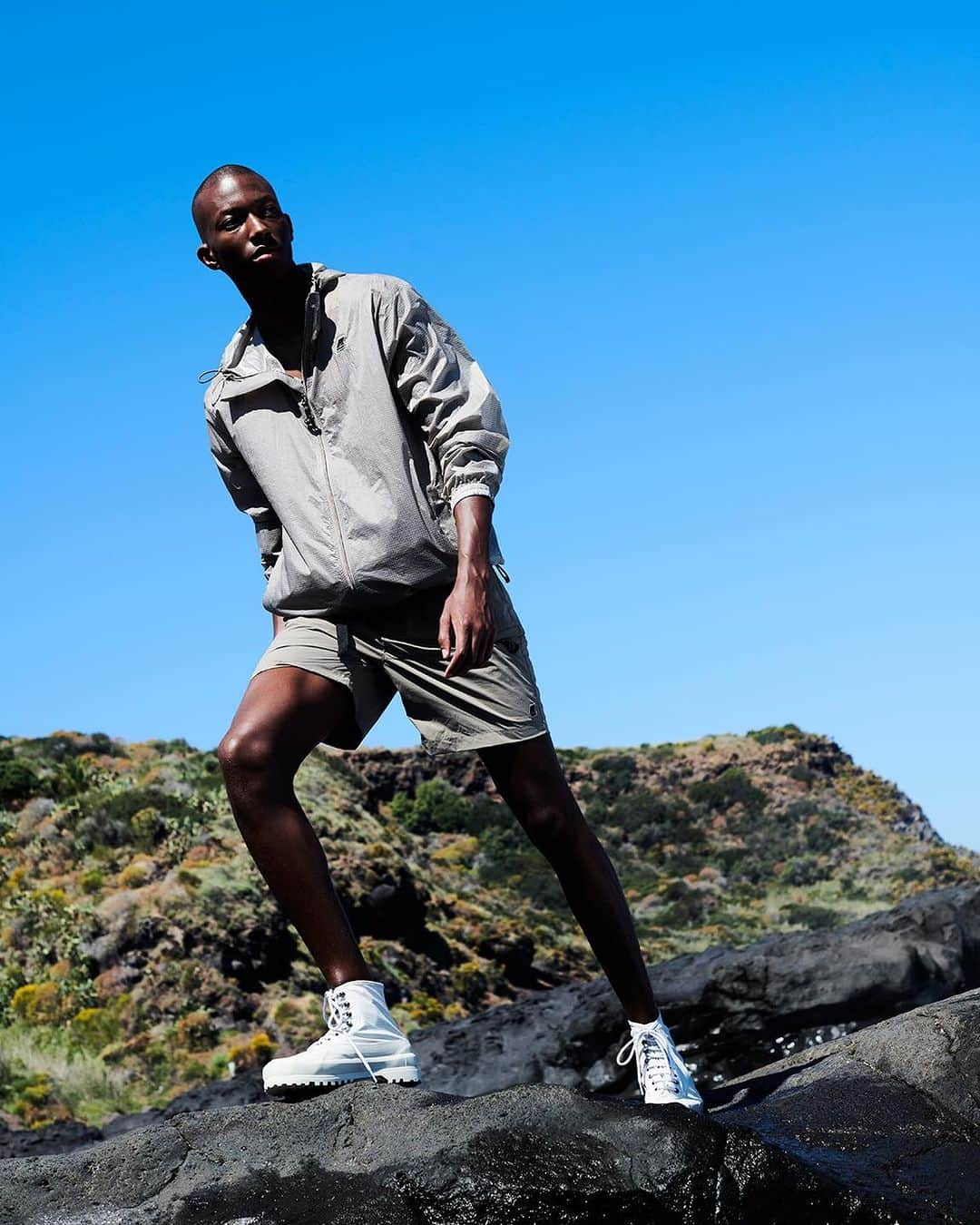 のインスタグラム：「Don't worry about heavy packing thanks to the practicality of the new K-Way Hiking collection.   #KWAY」
