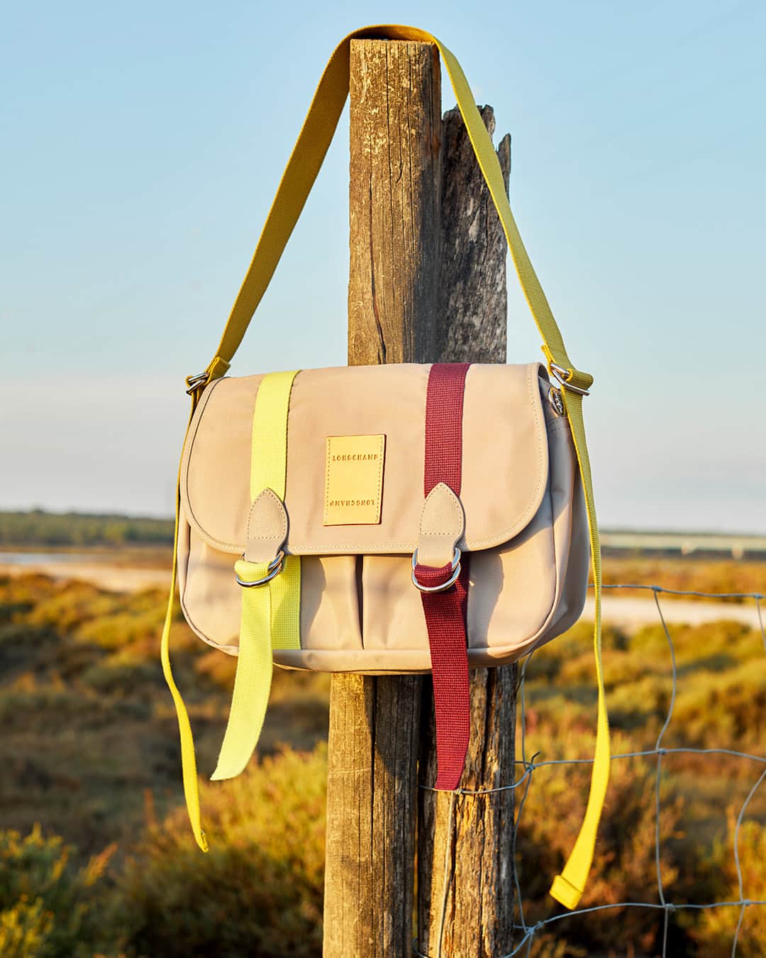 Longchampさんのインスタグラム写真 - (LongchampInstagram)「Immersing yourself in nature is one way to get closer with it – reducing one’s impact is the next step. #LePliage Re-Play gets eco-friendly with the production of upcycled pieces, such as this stylish messenger bag made of already-existing stock.  _________________________________________  Dynamique et énergique, #LePliage Re-Play surprend par son style et sa conception. Confectionnée à partir de stock existant, cette besace légère s'accorde avec le désir de la Maison Longchamp de réduire son impact environnemental.  #LePliageRePlay #LongchampSS23 • • • #Fashion #FashionLover #France #Longchamp #Fashionable #LePliage #design #iconic #fashion #frenchbrand #summer #landscape #colorful #aesthetic #glamping #nomadic #awaken #timeless #ecofriendly #upcycled #getaways #travel #traveler #nature #holidays #escape」4月27日 17時01分 - longchamp