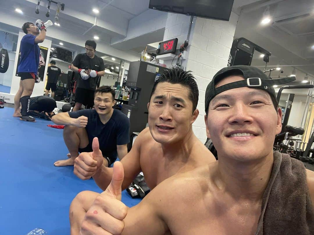 キム・ジョングクのインスタグラム：「#Respect #Mma #Boxing #Cardio #Ufc #KoreanZombie #ZombieGym #Stungun #Cardioday #Soccernight  #김동현 #정찬성 #유산소」