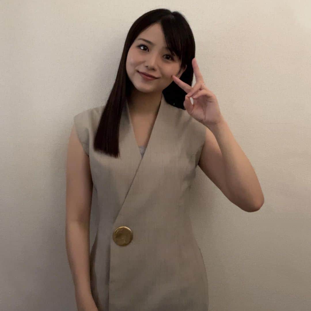 のインスタグラム：「． 舞台挨拶で着た服ちゃんと載せてなかった、こんな感じの大人っぽ〜でした☺️🫶🏻 一目惚れのワンピースだったので出会えて嬉しい〜☺︎ ストーリーに載せたら好評だったので投稿した◎2枚目ね ． #大阪 #堺 #愛知 #みよし市 #東京 #亀有 #ootd #dress #snidel #usagionline ．」