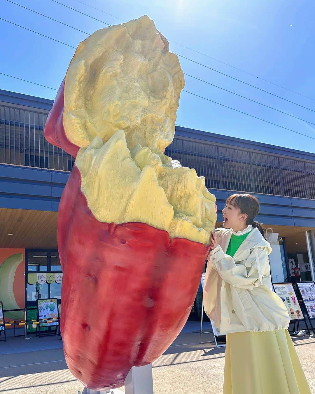 杉原凜さんのインスタグラム写真 - (杉原凜Instagram)「. ZIP!中継🤲 今朝は茨城県常総市に明日オープンする「道の駅常総」からでした🍠 さつまいもやメロン、白菜など茨城の特産品を使った絶品グルメをお伝えしました。 2枚目の写真は、白菜がどでーんと乗っているベジポタラーメン。ラーメンだけどどこかパスタのような、とってもクリーミーで美味しかったです😋  #ZIP #NOWニッポン #5  #道の駅常総　  👗#nolleys  #nanouniverse #grosse」4月27日 17時08分 - sugihara_rin