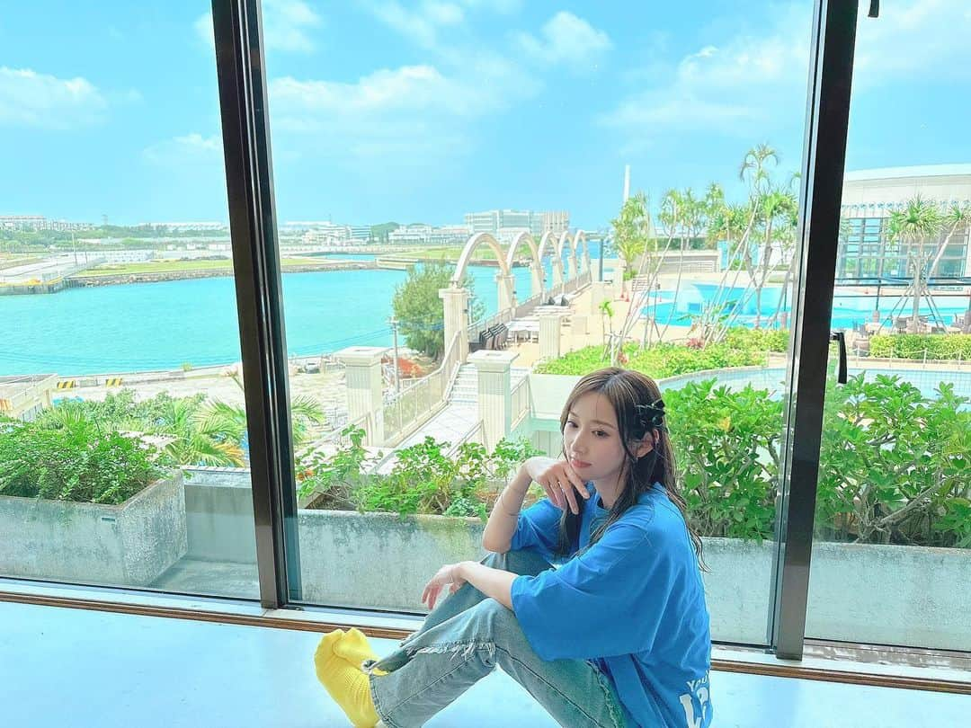 井坂仁美のインスタグラム：「🤍  最終日はすごく良いお天気で もっと沖縄居たくなっちゃった☀️  それより私の服ドナルドみたいなコーデになってる😂  #krgs沖縄fcツアー  #沖縄」