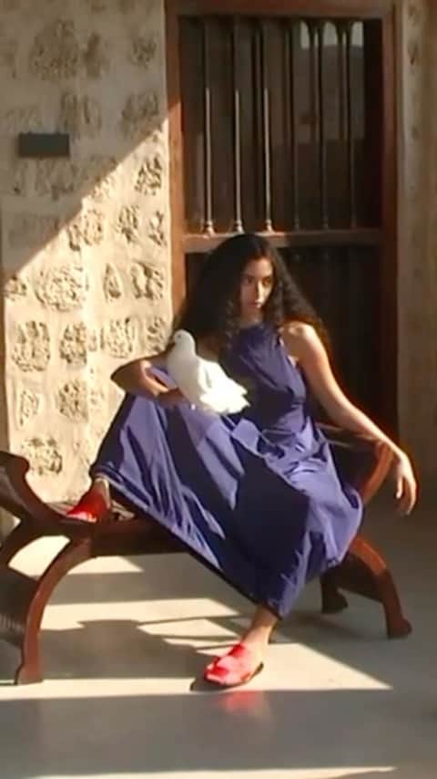 カシミ オムのインスタグラム：「BTS of our SS23 campaign in Sharjah. Shot on a JVC camcorder.   #QASIMISS23  PHOTOGRAPHY: @tariqalhajri PRODUCTION: @artfactory.studio ARTISTIC DIRECTOR: @kawahpour_ CASTING: @shadihpour STYLIST: @nellkalonji MAKEUP: @gulumerzincan HAIRSTYLIST: @monikagrensteen MODELS: @zcha_ima @thonameer @danielchristian @blackkaissan」