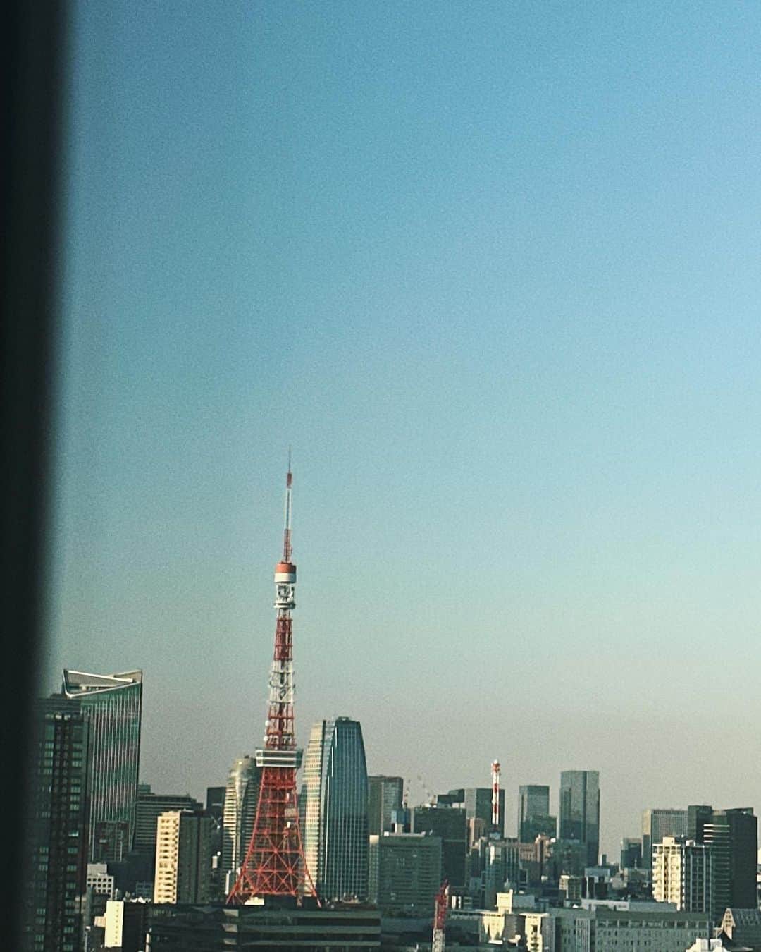 谷まりあさんのインスタグラム写真 - (谷まりあInstagram)「🗼＋🎵＝🤍　#🤤  ○＋○＝？　#🤤  お仕事の現場からの東京タワーが綺麗すぎて。。。東京タワーはふと見つけると写真を撮ってしまいます🤤」4月27日 17時44分 - mariaaaa728