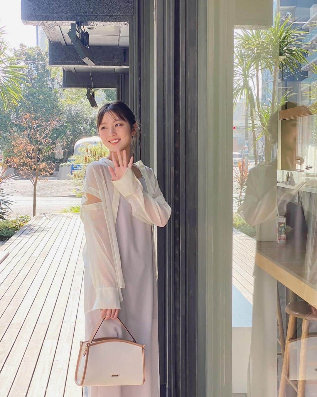 石川恋さんのインスタグラム写真 - (石川恋Instagram)「#美人百花 5月号発売中😚 #Stola のタイアップページに登場しています！ ぜひチェックしてね〜〜 ドーナツ美味しかったなぁ🍩」4月27日 17時48分 - ren_ishikawa