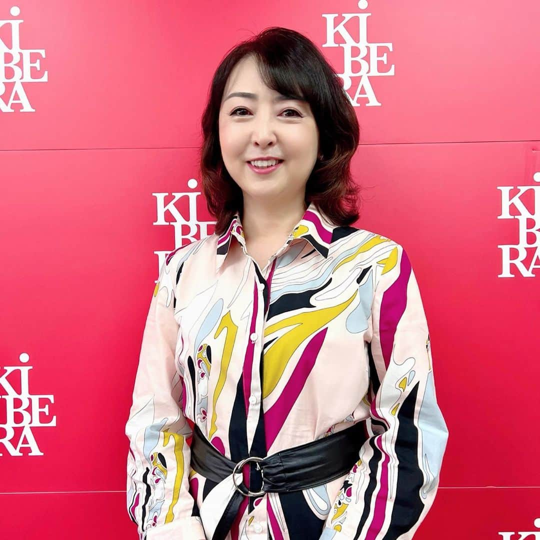 牛窪万里子さんのインスタグラム写真 - (牛窪万里子Instagram)「「KiBERAファッション委員会」が設立され、メンバーの一人として選出頂きました。  顧客目線に立ち、靴のデザインからライフスタイルに至るまでのアドバイスや応援を目指すという委員会です。  これから新作も出ますので、楽しみながら務めさせて頂きます。  #kibera #セミオーダー #セミオーダーシューズ #靴 #ファッション #ファッション好きな人と繋がりたい #ファッションコーデ #ライフスタイル @kibera_official」4月27日 17時57分 - mariko_ushikubo