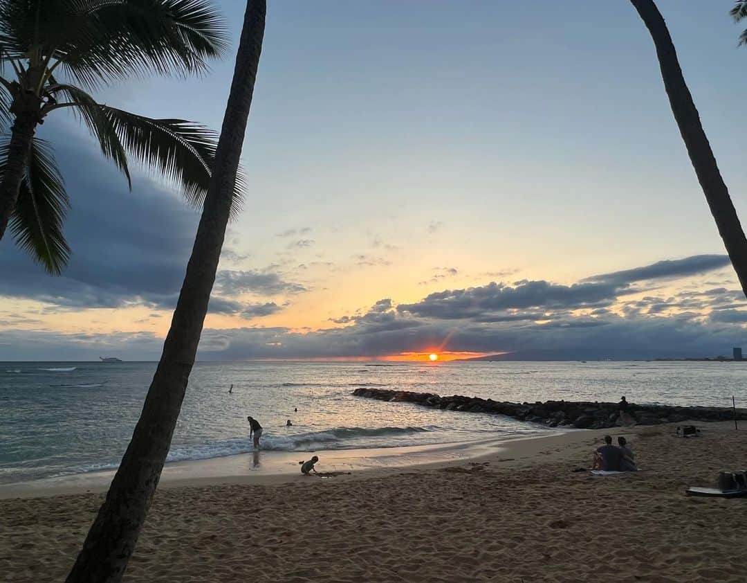 和央ようかさんのインスタグラム写真 - (和央ようかInstagram)「Todays sunset 🌅   今日もありがとう🙏  #takakoworldstylin🌎 #takakohawaiistylin🏝 #lifestyle #hawaiilife #hawaii #ハワイ生活 #sunset #yokawao #和央ようか」4月27日 18時10分 - yokawao0215