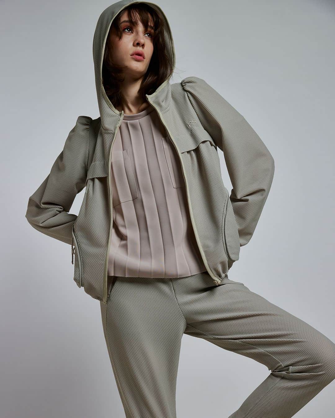 Double Standard Clothingのインスタグラム：「. NEW ARRIVAL 2023 SS COLLECTION . [OUTER] ESSENTIAL / メッシュパーカー price. 25,300円(税込) color. ベージュ / ブラック size. 36 / 38 . [BOTTOMS] ESSENTIAL / メッシュイージーパンツ price. 19,800円(税込) color. ベージュ / ブラック size. 36 / 38 . ------------------------------------------- #doublestandardclothing #tokyo #DSC #sov #dscessential #nightstore #2023ss #fashion #ootd」