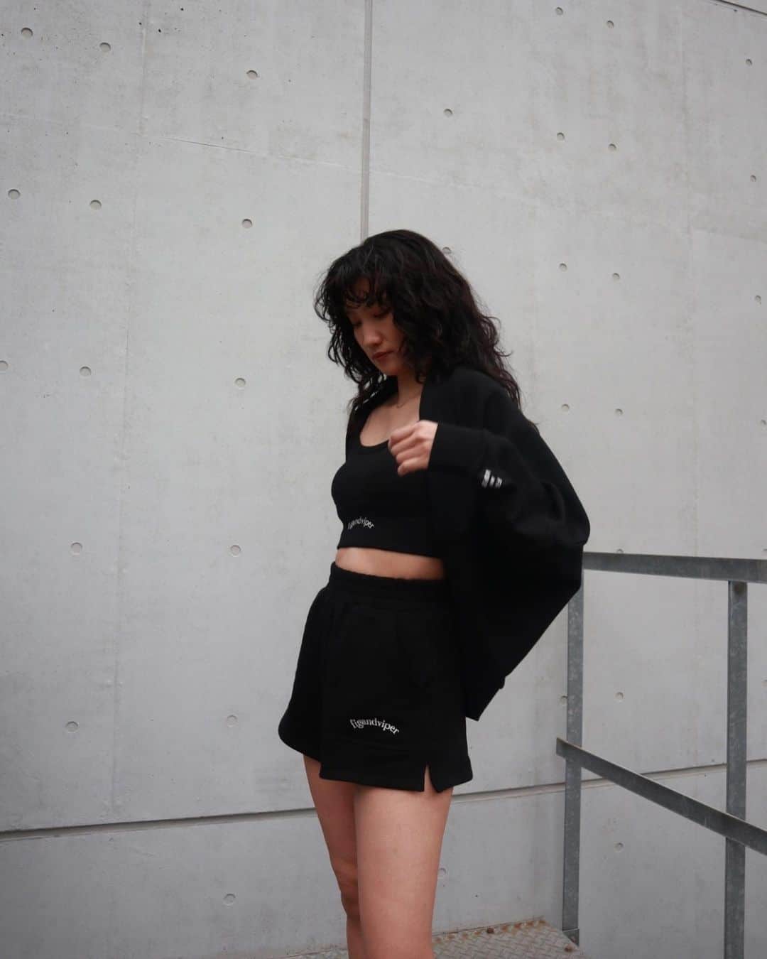 FIG&VIPERのインスタグラム：「【 New perfect match!! 】 Which set do you choose?  ・Low waist wide sweatpants ¥6,490 ・Out pocket shorts ¥6,050 ・Tack crop tank top ¥4,400 ・Logo bra top ¥4,290 ・Logo bolero ¥6,600 (tax included)  _______________________________________________  Online store先行予約販売中 店頭は4/29(sat)発売予定  #figandviper」