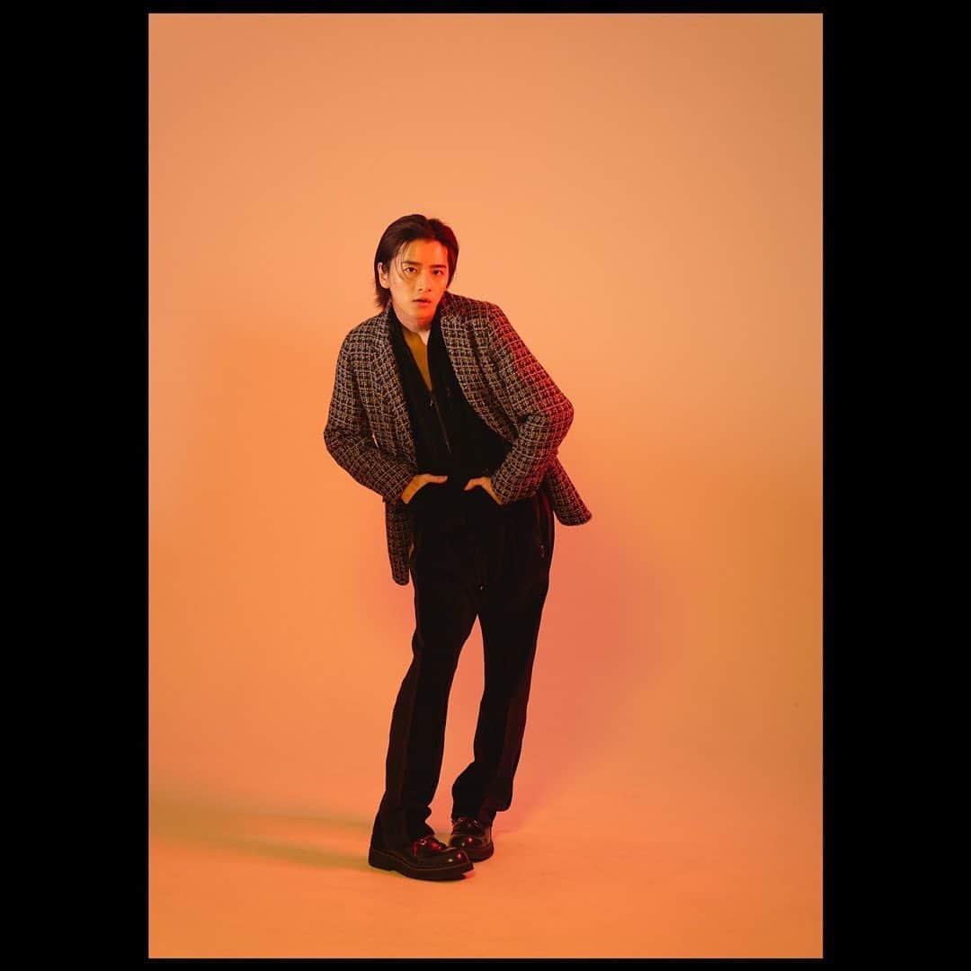 飯島寛騎のインスタグラム：「💚💚 stay tuned.  ○Hair&Make 　牧野裕大  @yudai_makino  ○Stylist 　久保田姫月  @hizuki__am2.00  ○Lighting 　長谷川誠  ○Photographer 　北圃莉奈子  @rinakokitahatake  #作品撮り」