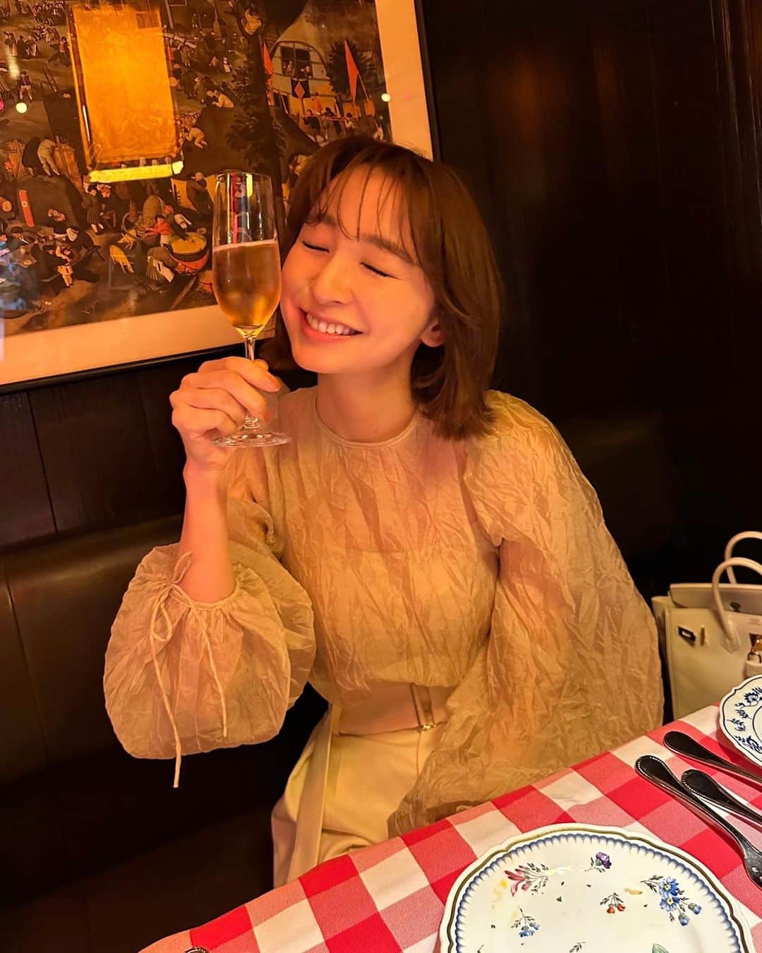 篠田麻里子のインスタグラム：「母親としては勿論🌷 友達として仕事仲間として 女性として　 そして1人の人間として 人生が楽しくあれば良いな 色んな自分を　 色んなみんなを肯定出来たらいいな  人生の先輩達と幸せな時間😁  あえて自分らしく楽しむ #マリ活 【まりこの楽しい活動】始めました  Everything's gonna be alright」