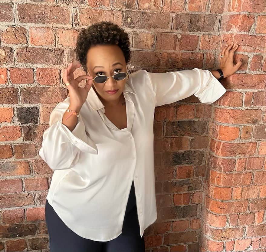 Emeli Sandéのインスタグラム：「Fro’s back Thursday 😉💁🏽‍♀️」