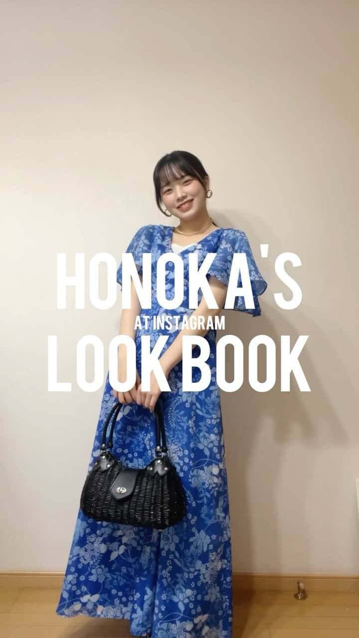 小林萌花のインスタグラム：「お待たせしました！！  HONOKA's LOOK BOOK 第2段！  今回は私のヴィンテージワンピースコレクションをご紹介します👗  どのワンピースが1番好き〜？💭💚  . #古着#古着女子#ootd#ootdfashion #vintage#vintagefashion#vintagedress#今日のコーデ#lookbook#ワンピース#ワンピースコーデ#70sdress#80sdress#ボストンバッグ#プチポワン #アイドル#ポニーテール#BEYOOOOONDS#小林萌花#ほのぴ」