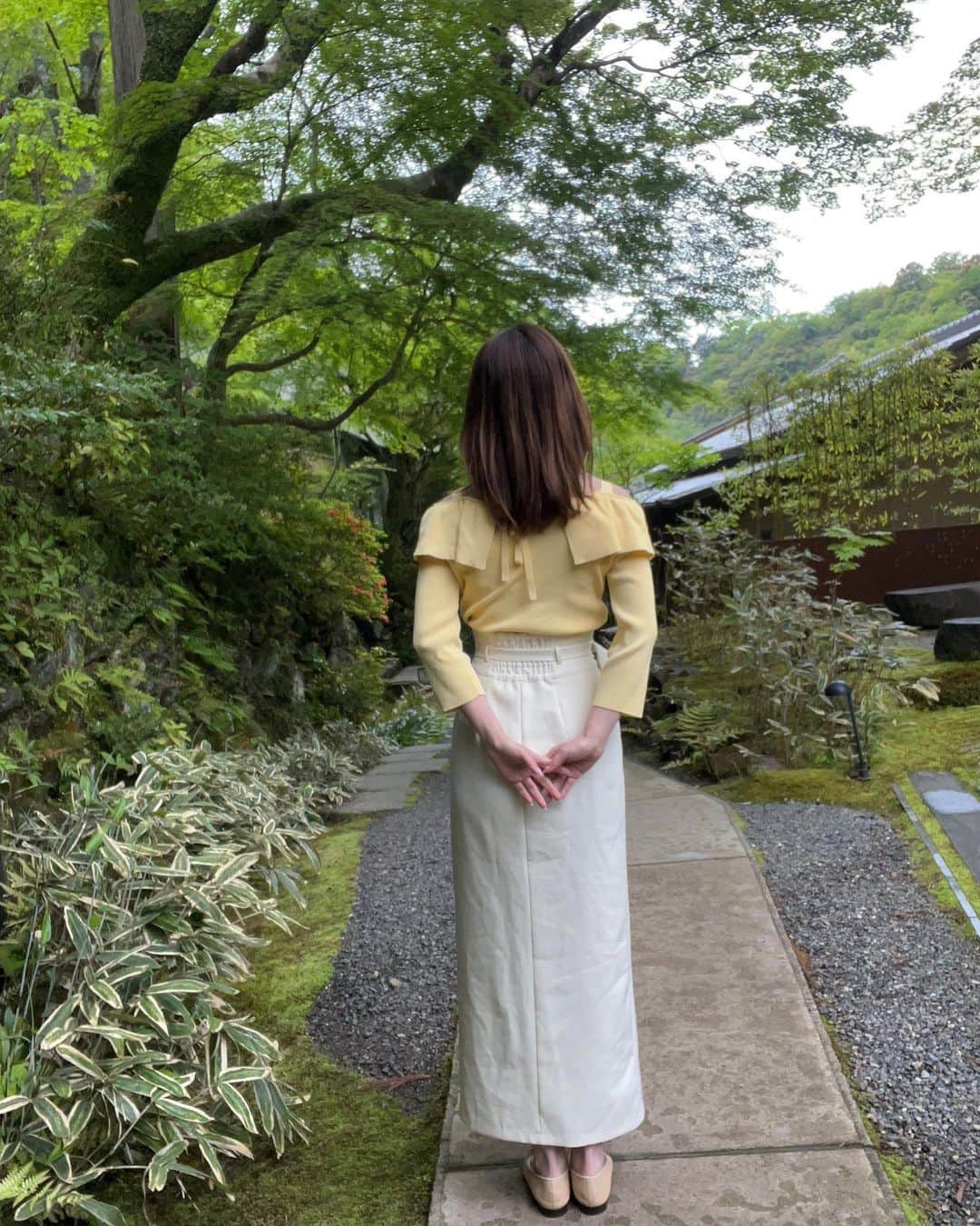 林村ゆかりのインスタグラム：「新緑感じてきた🌿 お腹痛いとき、マイナスイオンを吸ってると治ってくるという不思議。一足お先に蛍も見てきたよ。  #嵐山#京都嵐山#星のや#星のや嵐山#kyoto#京都」