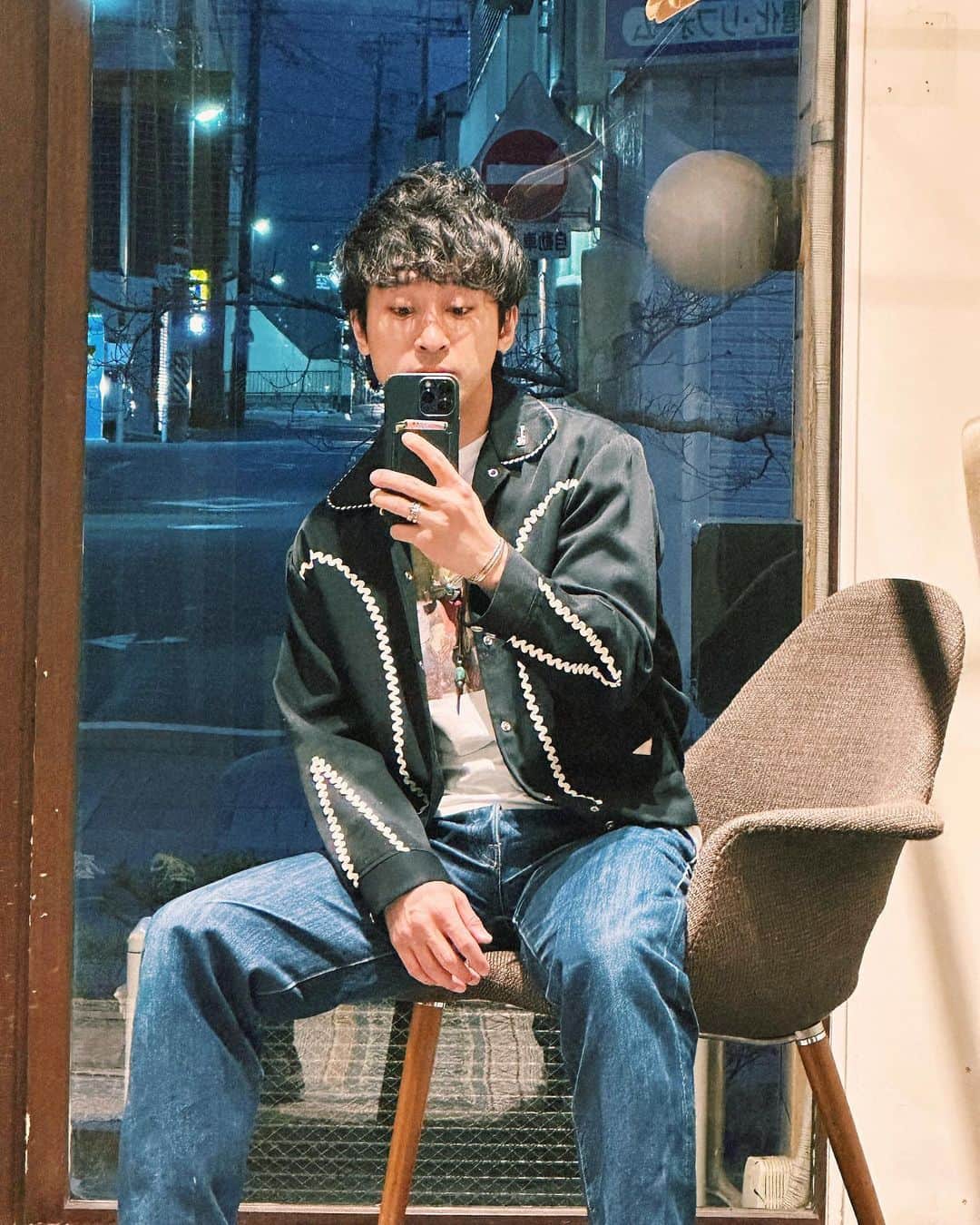 としみつのインスタグラム：「ジャケットがナイスすぎ！ 撮影終わって家帰って謎着替えしてしまう。  オープン前の @jandararin_official 凸ってきた @deppppppppppppa」