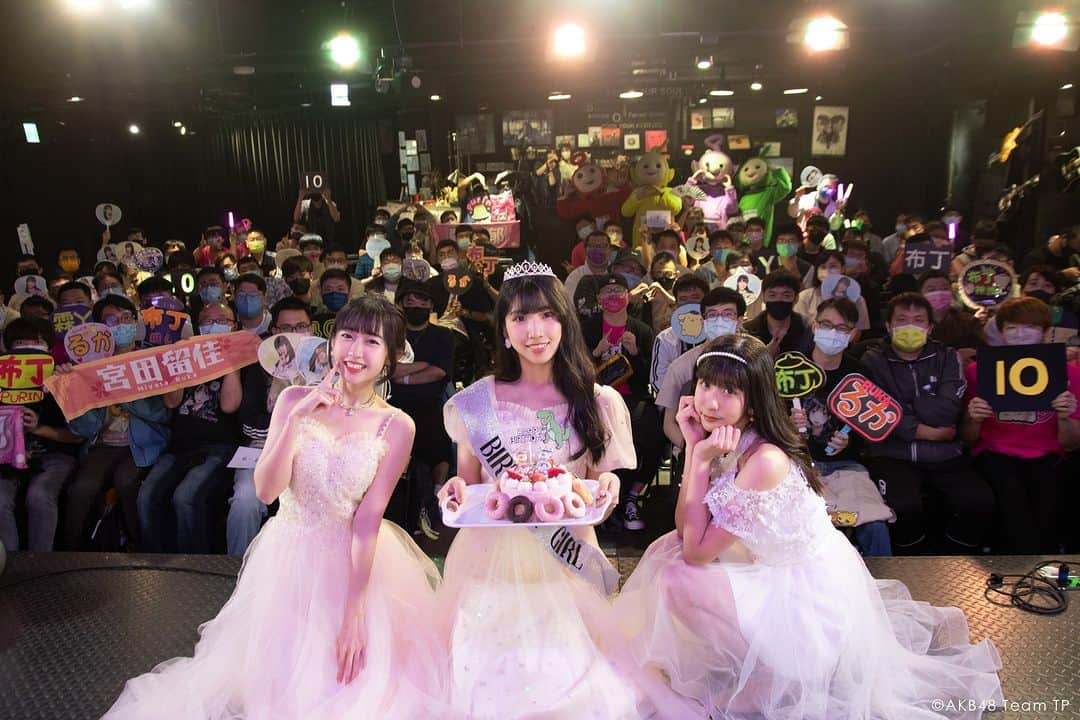 AKB48 Team TPさんのインスタグラム写真 - (AKB48 Team TPInstagram)「📢小編報報📢⁣ ⁣ AKB48 Team TP – 4月生日會🎂⁣ 成員所安排既溫馨又有趣的生日會⁣ 各位參加活動的粉絲們玩得開心嗎⁣ 送上當天的活動照片給大家留作紀念⁣ ⁣ @ruka_akb48teamtp @purin_akb48teamtp⁣ @yilin_akb48teamtp #AKB48TeamTP #TeamTP #TTP⁣ #4月生日會 #明年也要來唷 #慶生趴 #生日快樂⁣ #宮田留佳 #鄭佳郁 #黃奕霖」4月27日 19時00分 - akb48teamtp